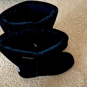 Black Bear Paw boots